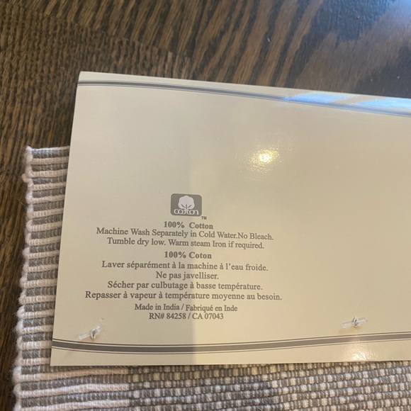 Table Runner - Picture 4 of 4